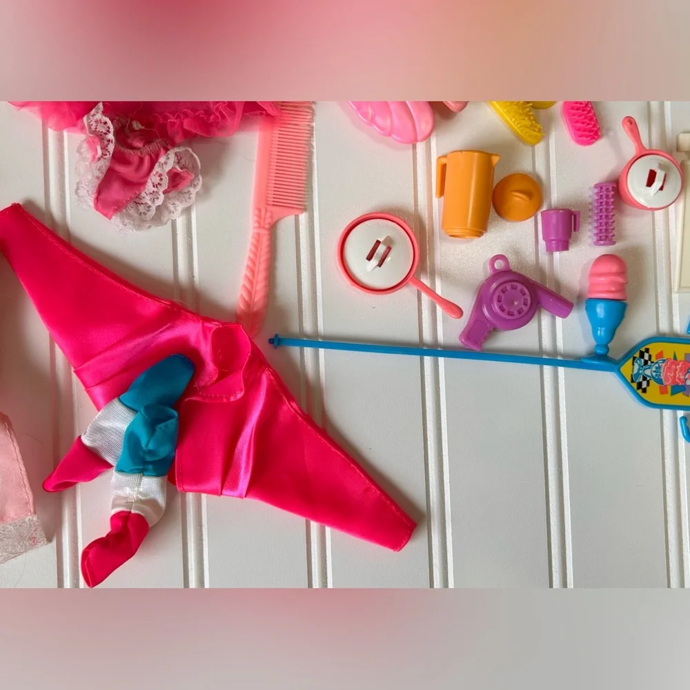 Huge lot of vintage Barbie & Skipper doll clothes & accessories from 1980s